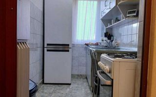 Apartament cu 2 camere, etaj intermediar, lift și balcon, zona Minerva - Poză 6