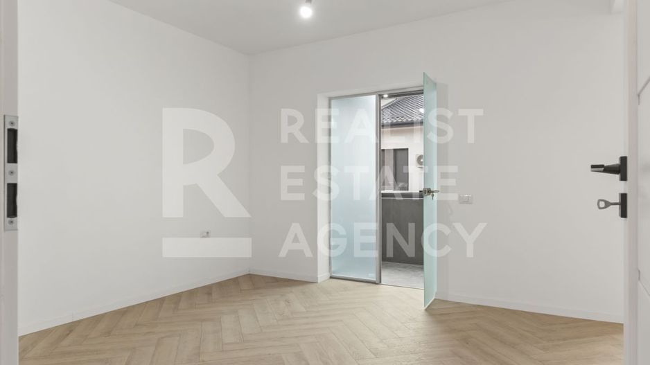 Casă nouă, spațioasă și elegantă, 7 camere, Lângă Pădurea Crețuleasca - Poză 26