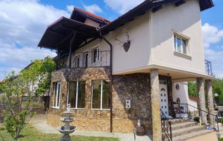 Vilă elegantă cu design luxos și grădină superb amenajată în Șag