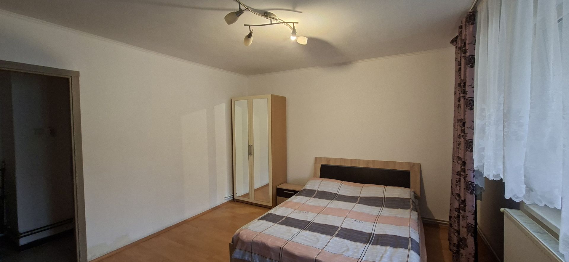 Apartament cu 2 camere - P-ta 700/Business Center - Poză 2