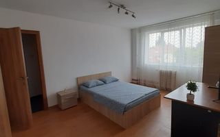 Apartament cu 3 camere - Centru/Piata 700 - Poză 3