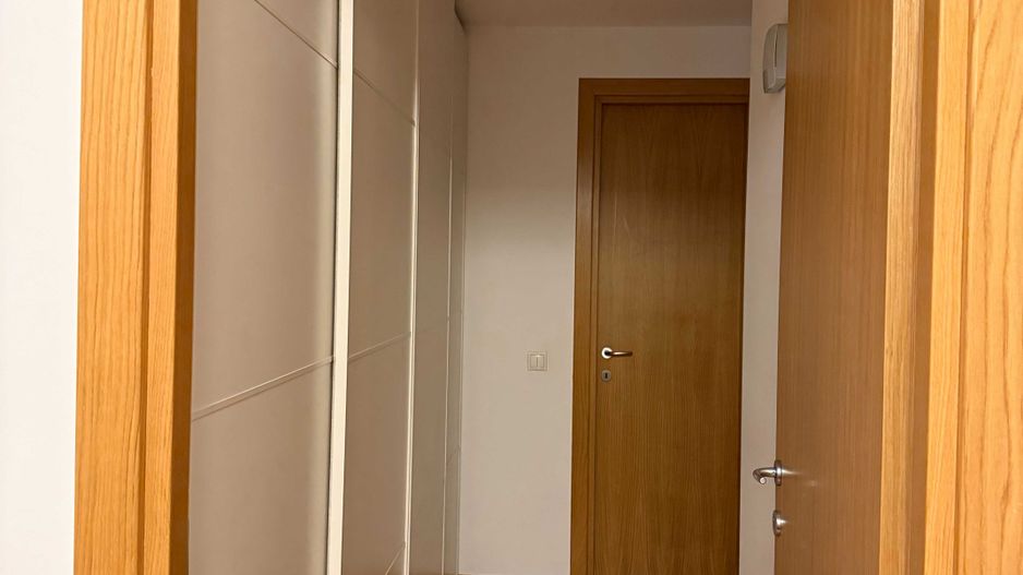 Închiriere Apartament 2 camere, 67 mp, renovat, Asmita Gardens, etaj 3/25 - Poză 3