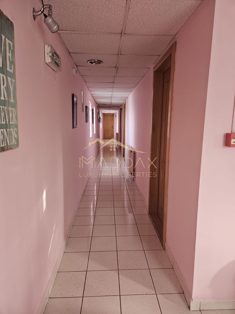 Pensiune 10 camere cu restaurant // teren 900 mp // Moieciu de Jos - Poză 39