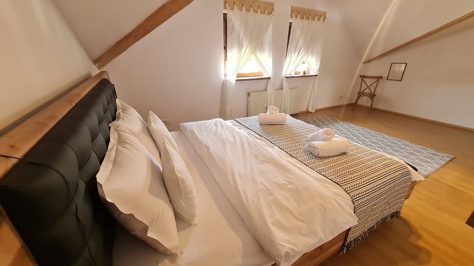 Vila spațioasă și recent renovată în Ghiroda! - Poză 12