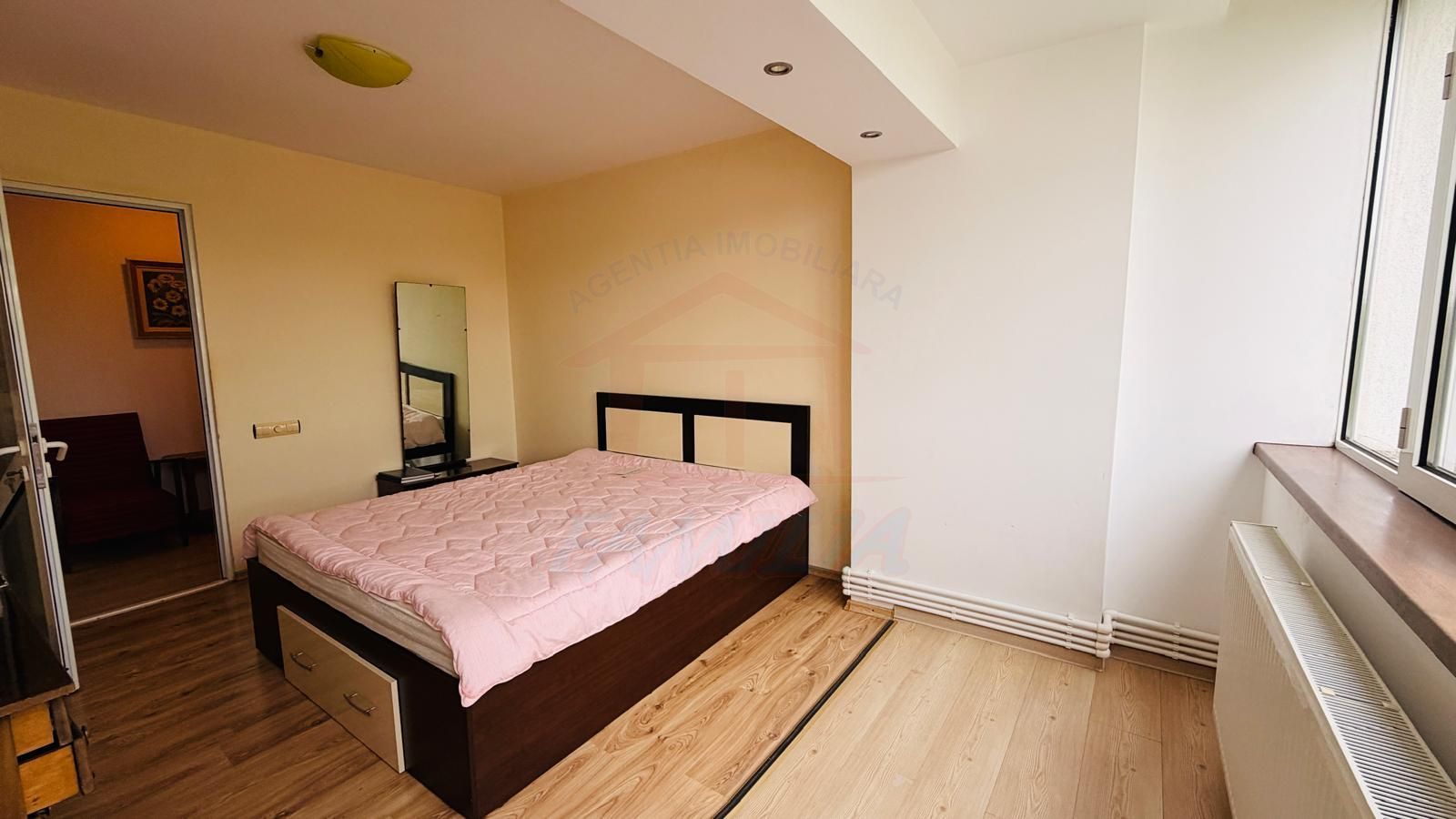 De vanzare Apartament 3 camere Tiglina 3, Galati, 75mp, et.4/4 - Poză 9