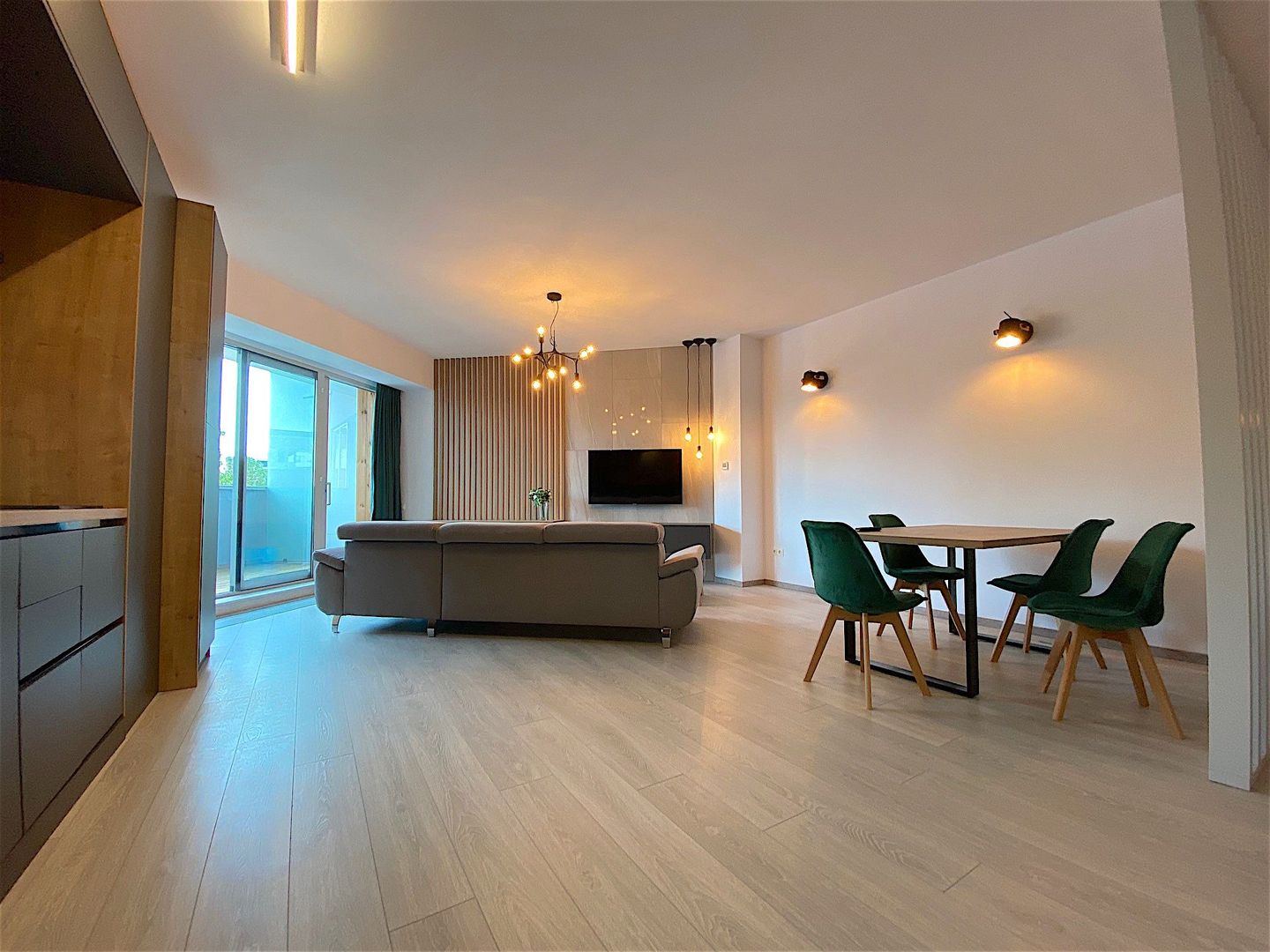 Apartament cu parcare subterana in imobil cu piscina si SPA - Poză 1