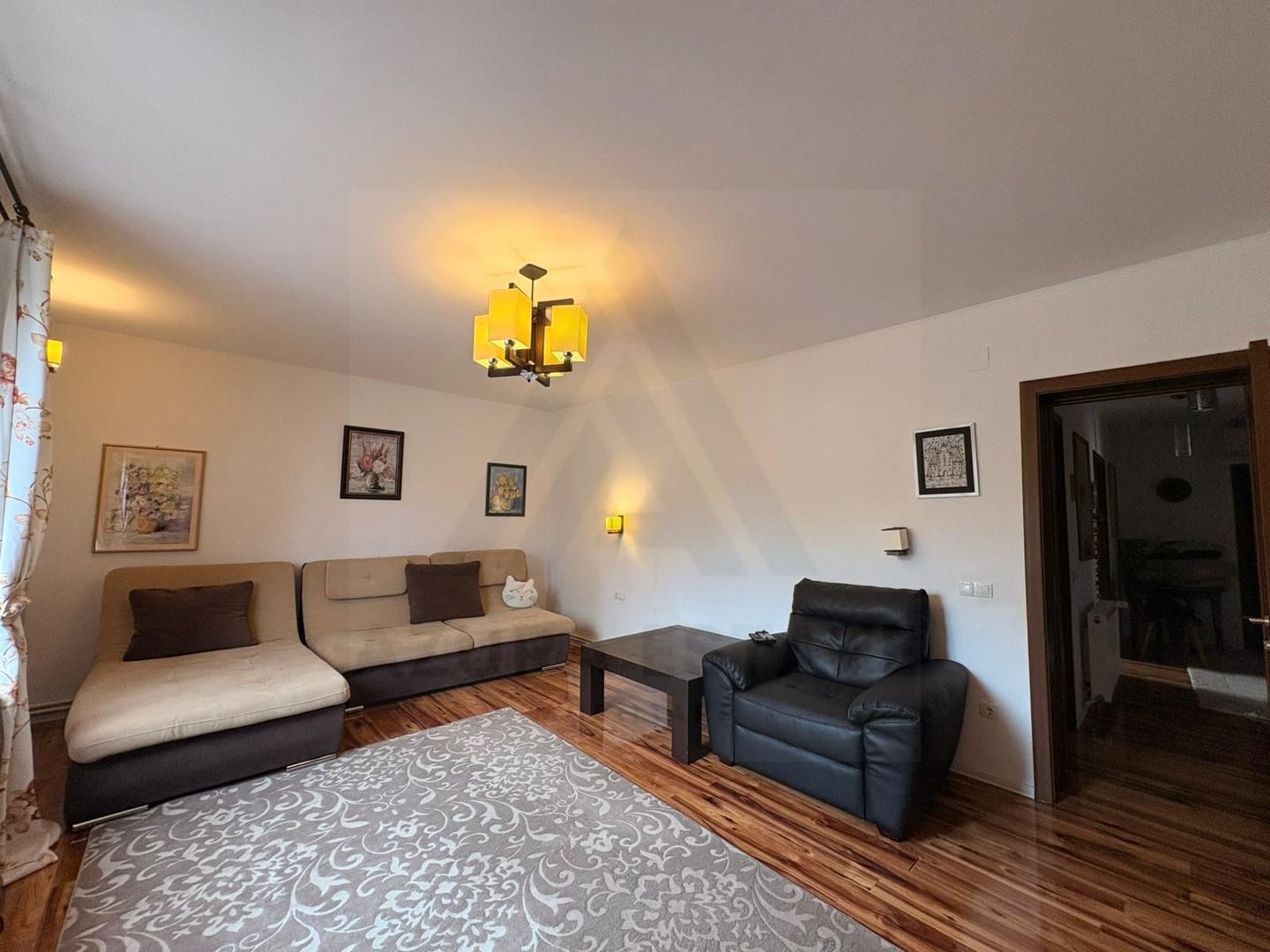 Casă versatila intretinuta 143 mp utili 5 camere 3 bai pivnita Lazaret - Poză 2