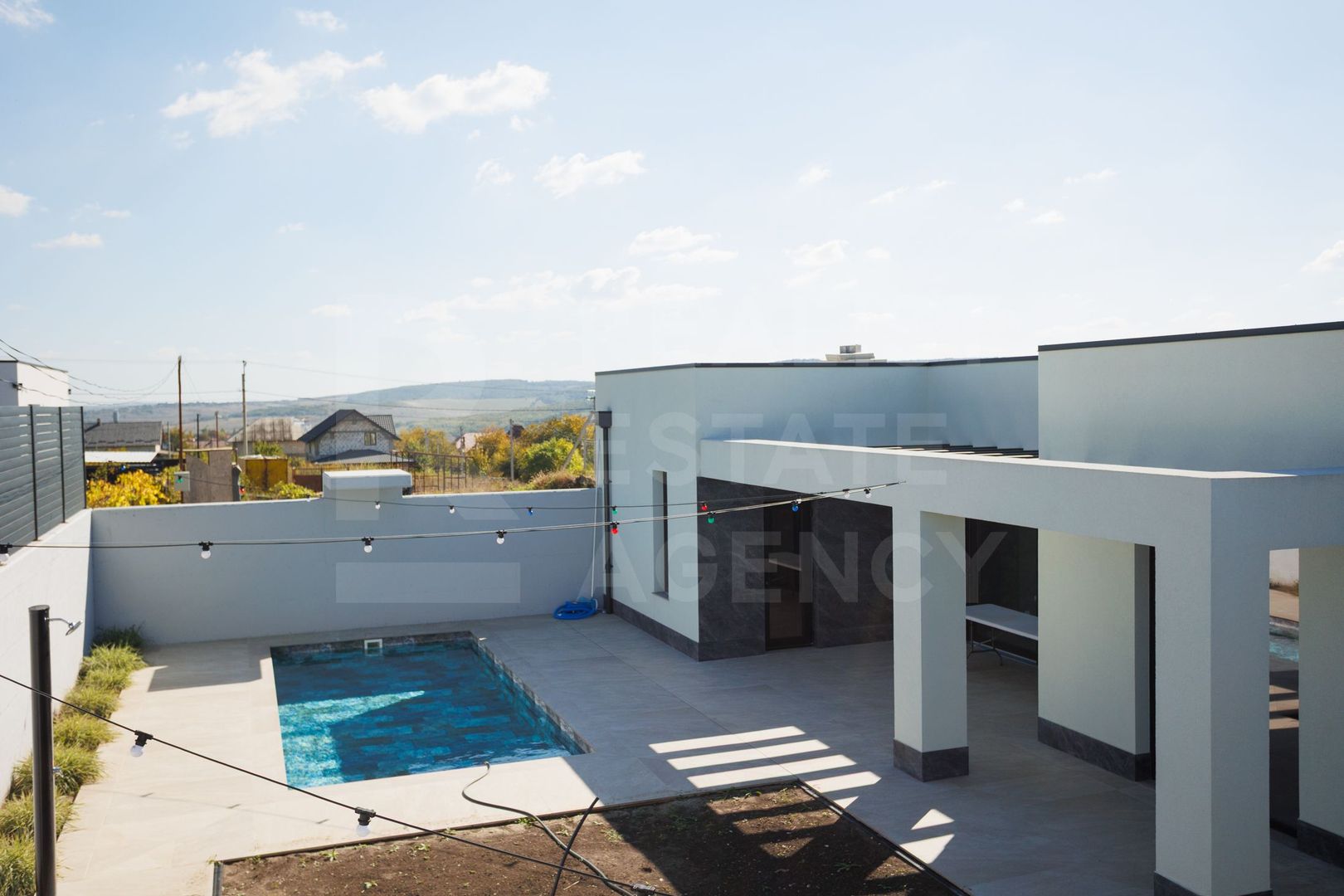 Vânzare, Casă Hi-Tech, 4 camere, str. Ion Suruceanu, Ialoveni - Poză 2