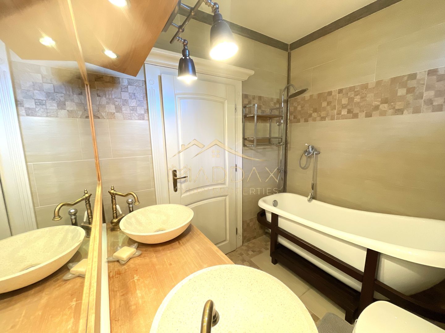 Vila 7 camere**Lake view**Ponton privat**Piscina**Teren 933 MP//Balotesti - Poză 27