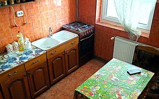 Vand apartament decomandat spatios cu 2 camere in Oravita. Comision ,,0'' - Poză 9