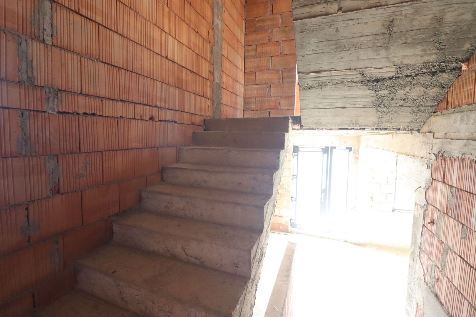 Casa superba si spatioasa, situata in Salicea! - Poză 5