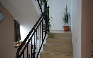 Casă familială spațioasă în zonă liniștită | Sângeorgiu de Mureș | - Poză 4