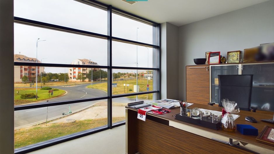 Clădire modernă pentru birouri 340 mp - Poză 13