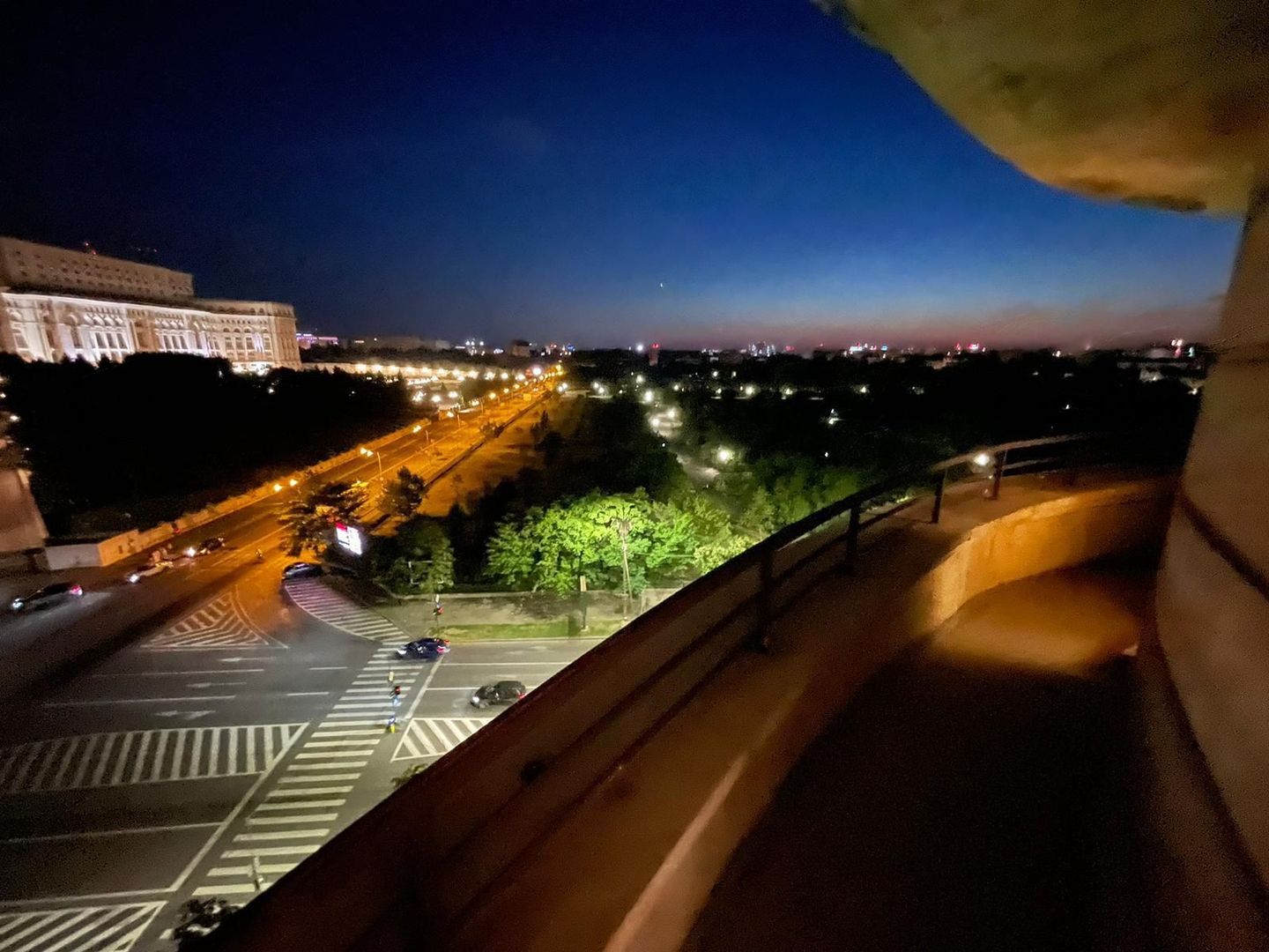 AP. 2 CAMERE IZVOR, BUCATARIE INCHISA, 90 MP UTILI, METROU 3 MINUTE - Poză 9