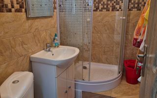 Inchiriez apartament 2 camere semi, pe Pietonala, et 1, 40mp, mobilat - Poză 8
