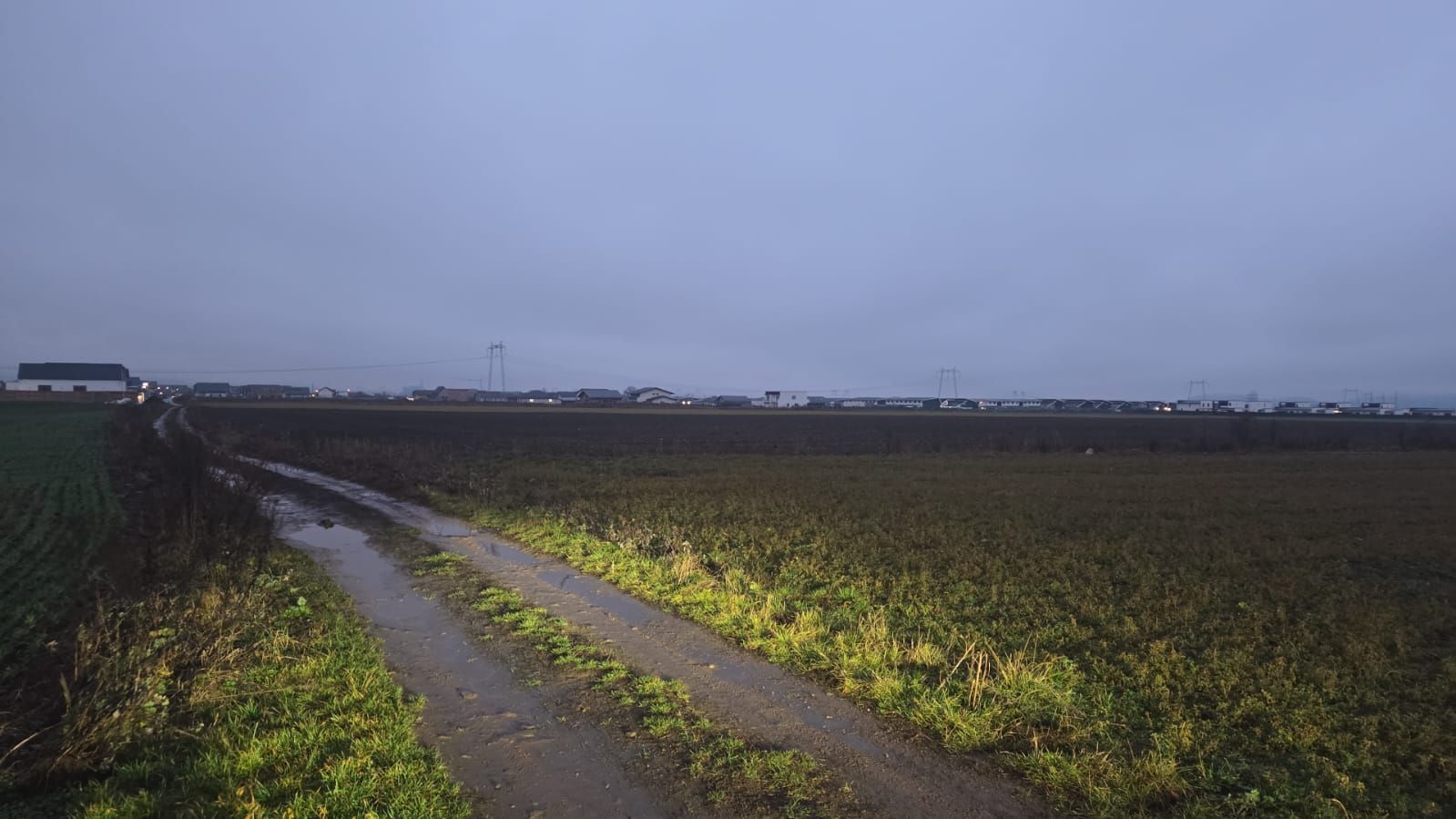 Teren cartier Izvor langa Brasov - Poză 2