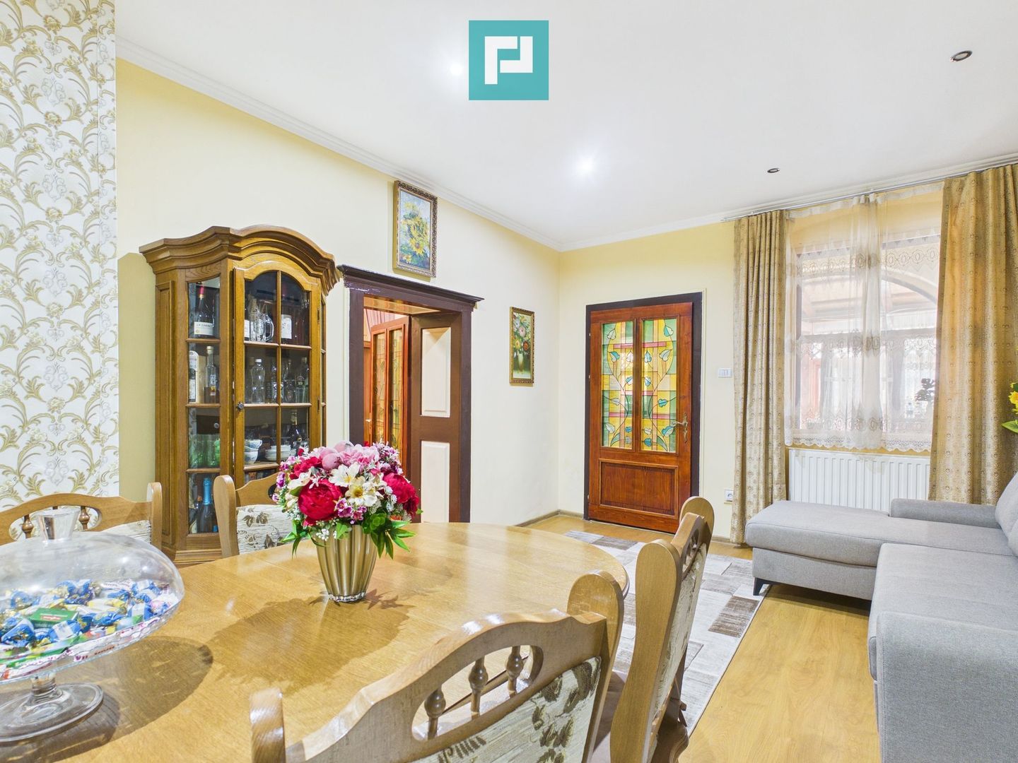 Apartament cu 2 camere pe Str.Episcopiei - Poză 2