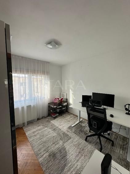 Apartament cu 3 camere, mobilat modern, 2 balcoane și parcare. - Poză 9