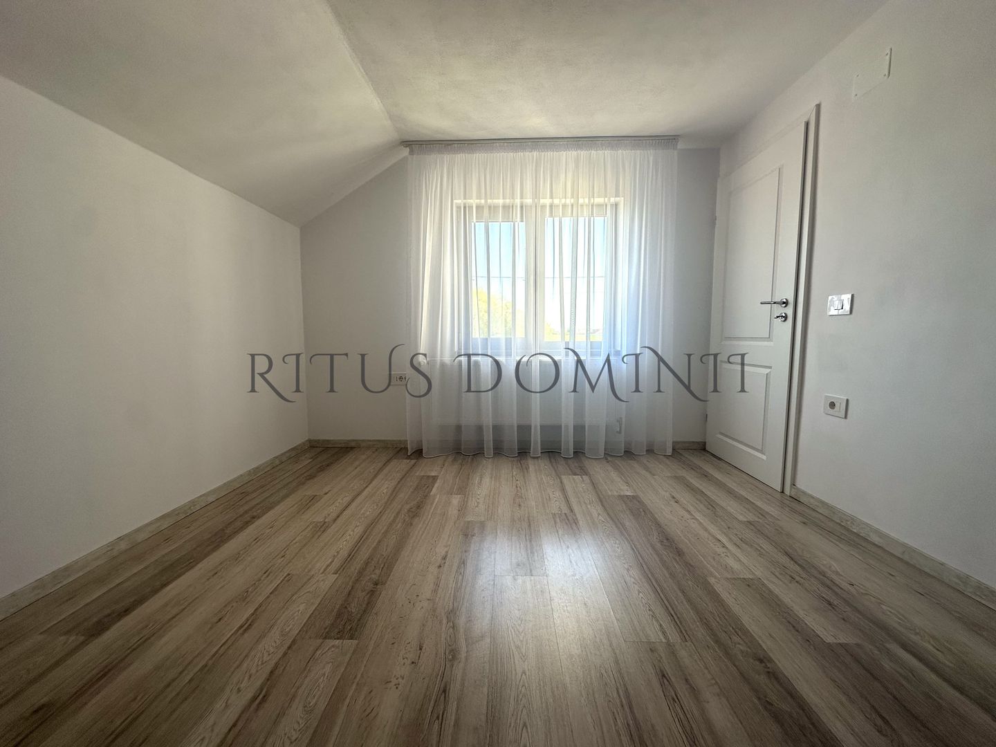 Vila cu 5 camere la Prima Închiriere, Sânmartin, 140mp - Poză 7