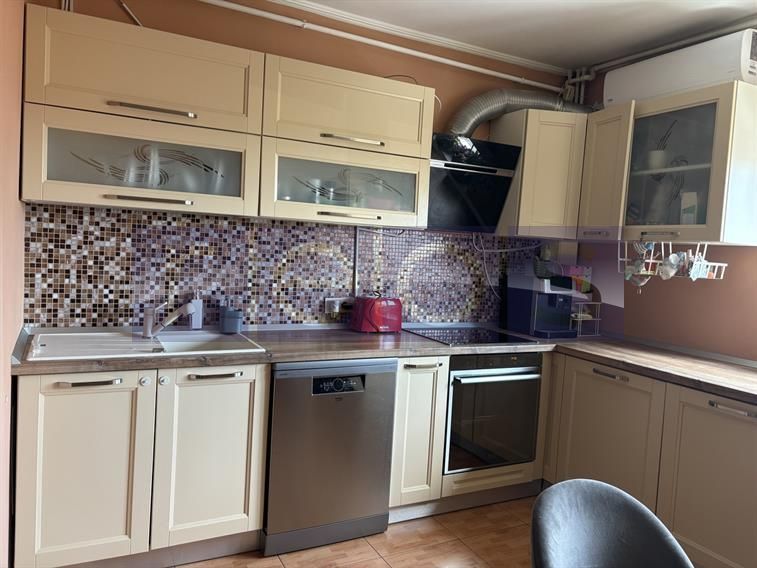 VANZARE 4 CAMERE DECOMANDAT PARCARE CALEA  VITAN - Poză 6