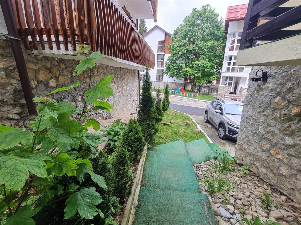 Casa ta de vacanta, imbratisata de natura,3 terase, parcare, Poiana Brasov - Poză 19