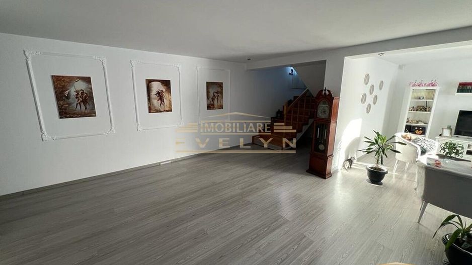 Casa tip duplex de vanzare + teren, zona Manastirea Doamnei. - Poză 3
