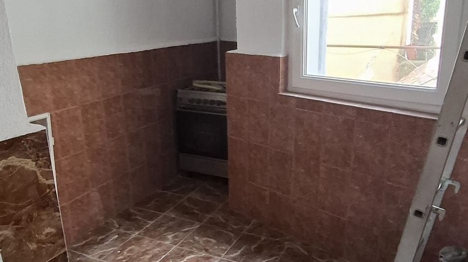 Se vinde etajul 1 si mansarda | Vile interbelica | 13 Septembrie - Poză 31