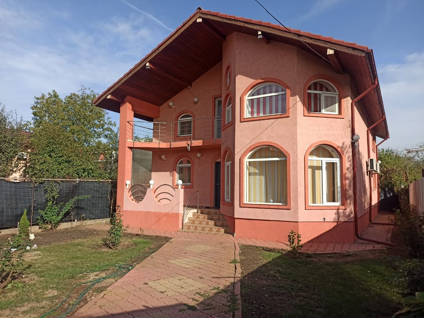 Casa 5 camere, 250 mp teren liber, adiacent șoseaua Leordeni - Poză 3