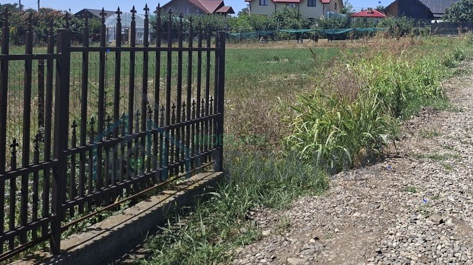 Teren intravilan de 1800 mp în Iași, zona Lețcani - Poză 1