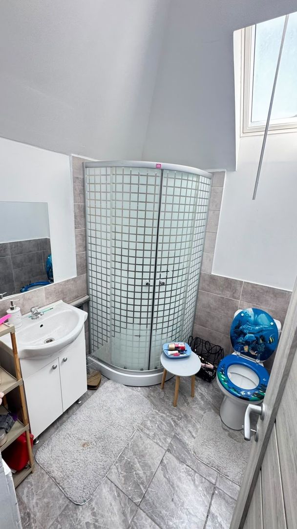 🏡 CASĂ DE VÂNZARE ÎNTR-O ZONĂ BUNĂ – CONFORT, SPAȚIU ȘI POSIBILITATE - Poză 6