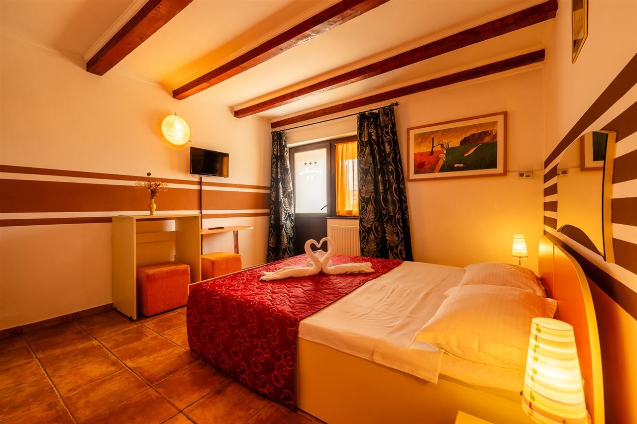 Pensiune cocheta, la poalele emblematicei Cetati Rasnov, Brasov - Poză 25