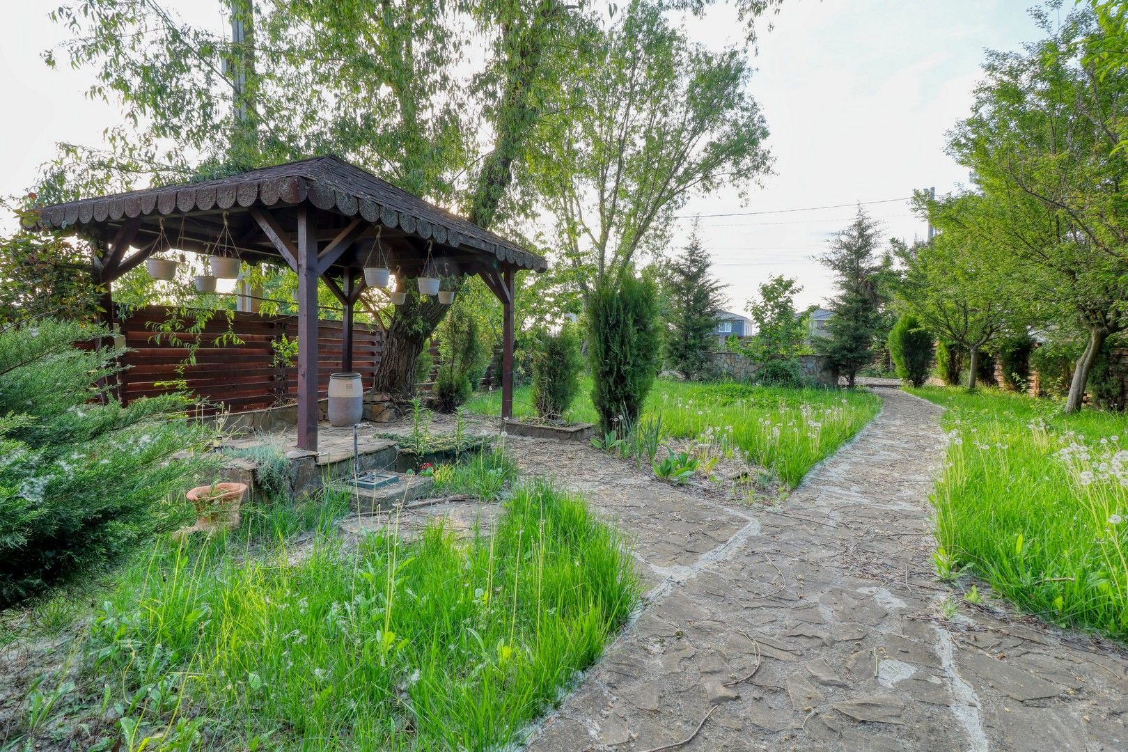 Vila individuala cu 589 mp teren, foisor si gradina superba | Darza - Poză 3