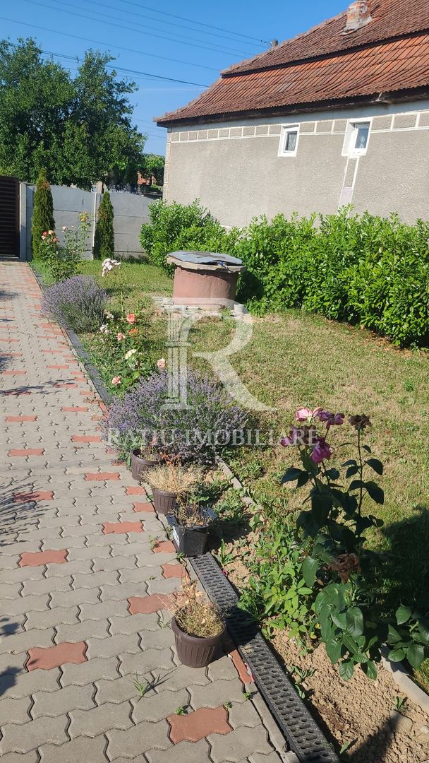 Casa cu 3 camere + garaj si grădină | Picleu | Bihor - Poză 2