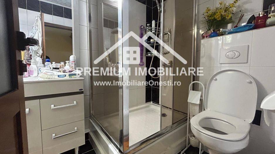 „Vilă cu piscină și teren 1.400 mp în zona Mal, Onești - Poză 55