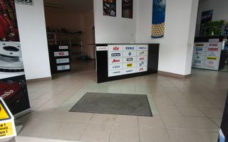 Casa de locuit Central 310 mp utili + 2 spatii comerciale de la strada - Poză 9