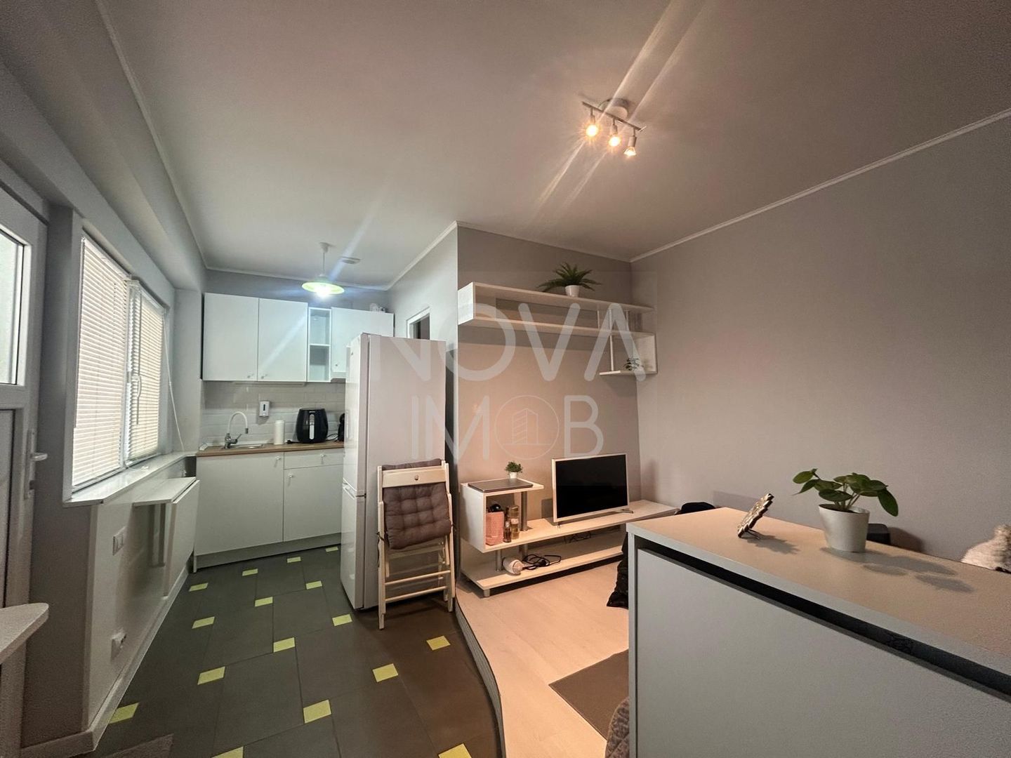 Apartament 1 camera de inchiriat, Zona Centrala - Poză 3
