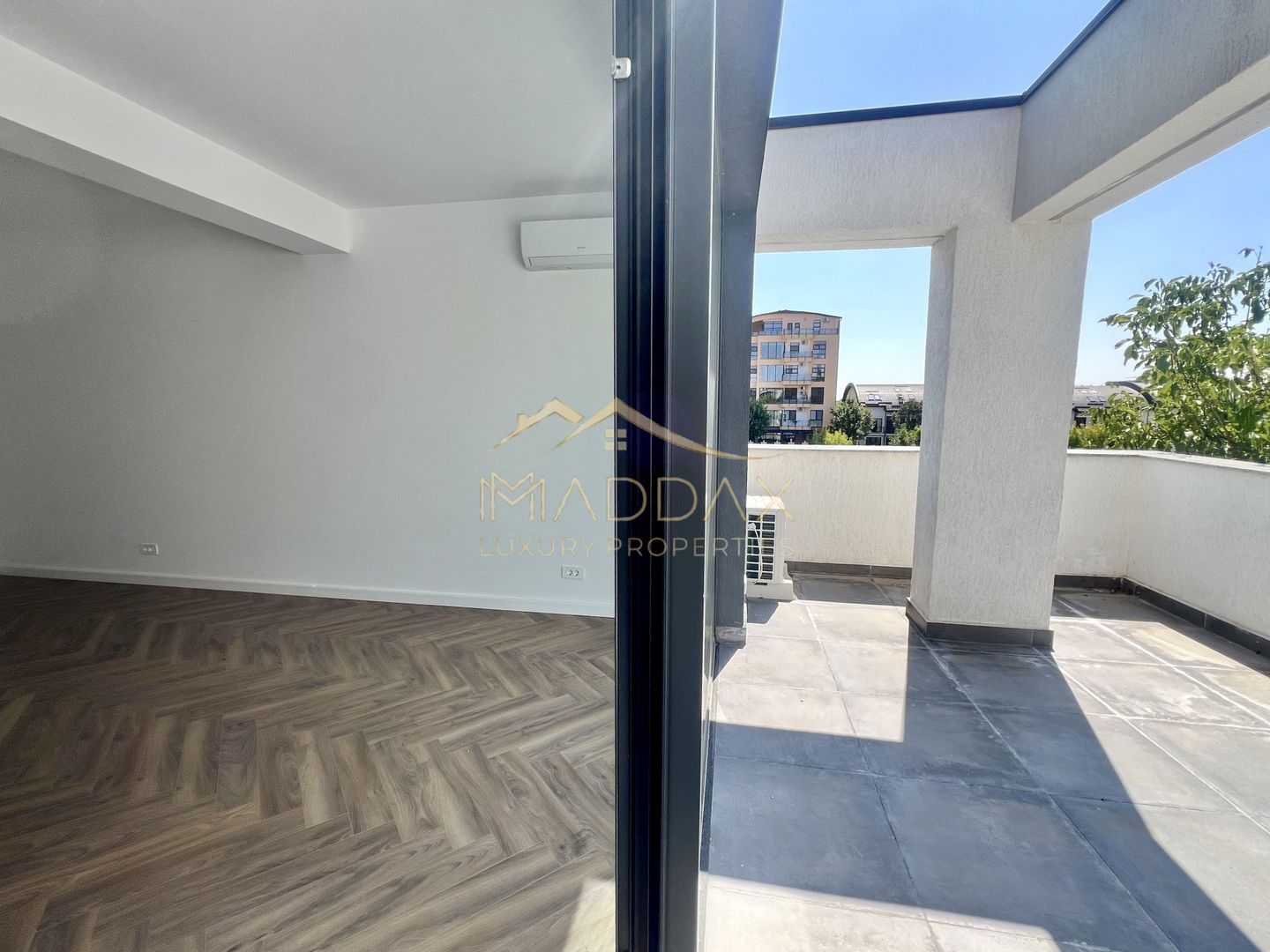 Vilă **6 camere  **451mp // Zona Iancu Nicolae - Poză 39