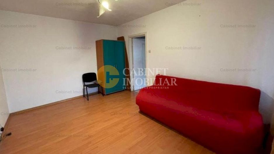 Apartament cu 3 camere - Etaj 1 - Zona Podu Ros - Poză 3