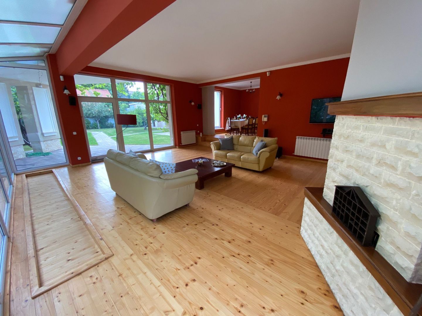 Generoasa si spatioasa - Poză 11