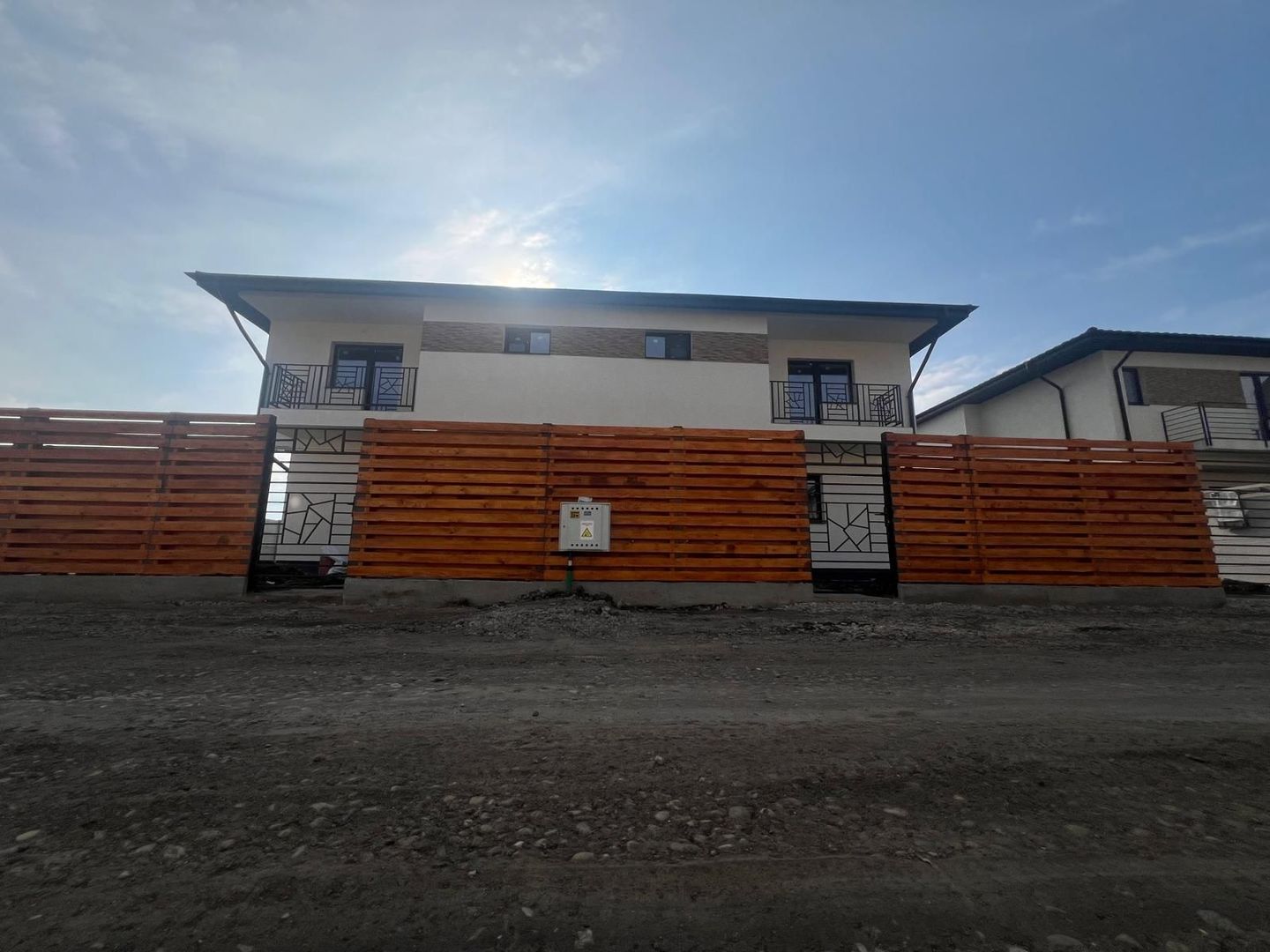 CASA DUPLEX - 4 CAMERE, TOATE UTILITATILE, COMISION 0% - Poză 1