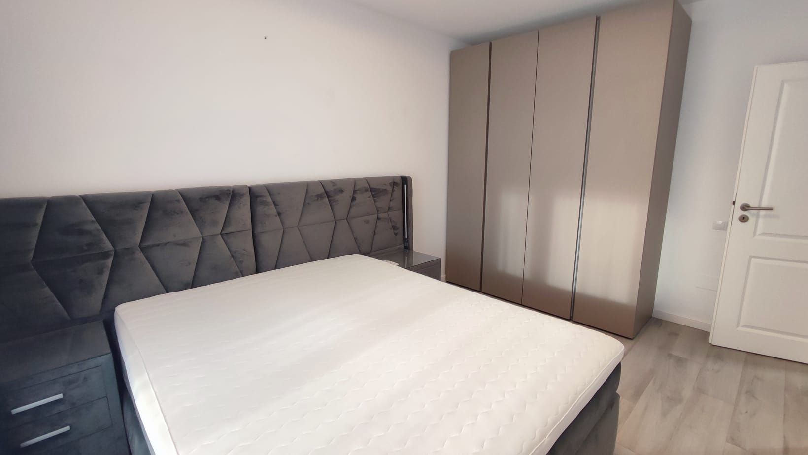 3 Camere  Superfinisat cu Parcare Subterana zona Andrei Muresanu - Poză 4