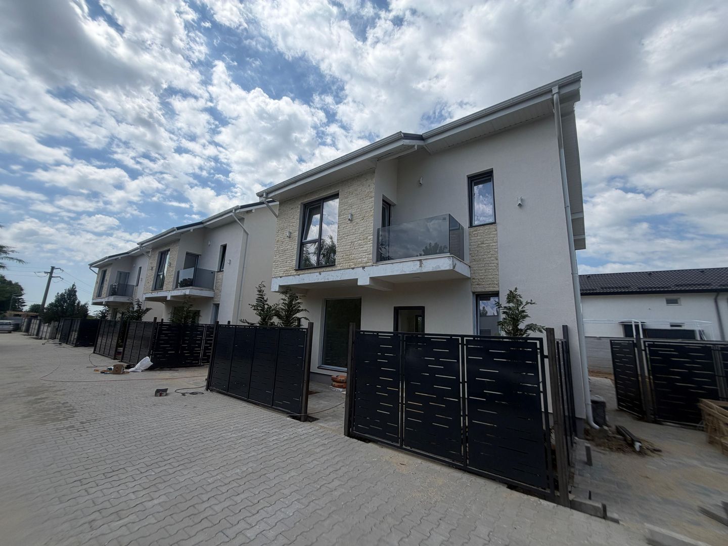 CASA INDIVIDUALA- 4 CAMERE, TOATE UTILITATILE, TEREN 240 MP, COMIS 0% - Poză 2