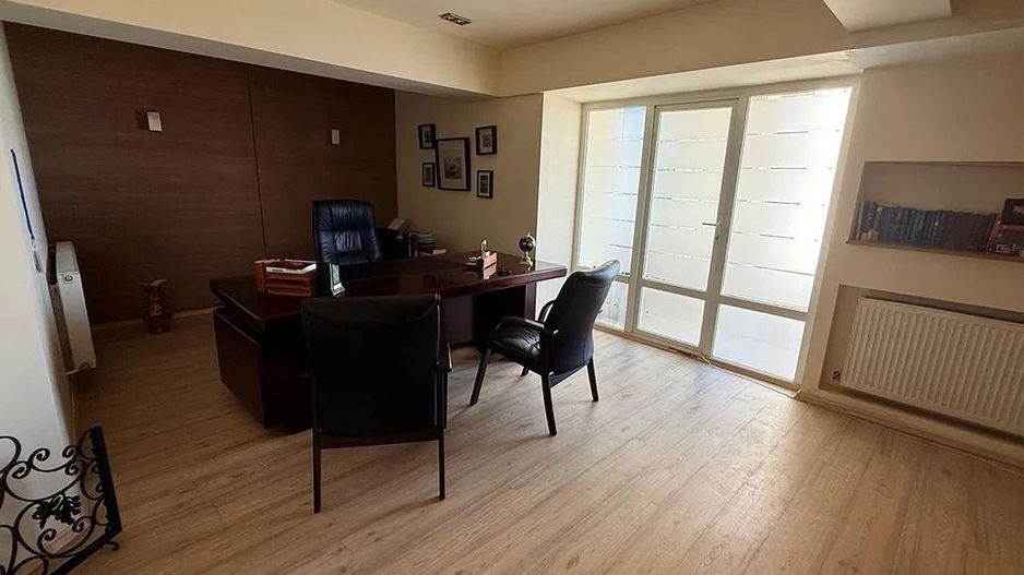 Imobil cu 8 camere, terasă de 60 mp, situat în centrul orașului - Poză 1