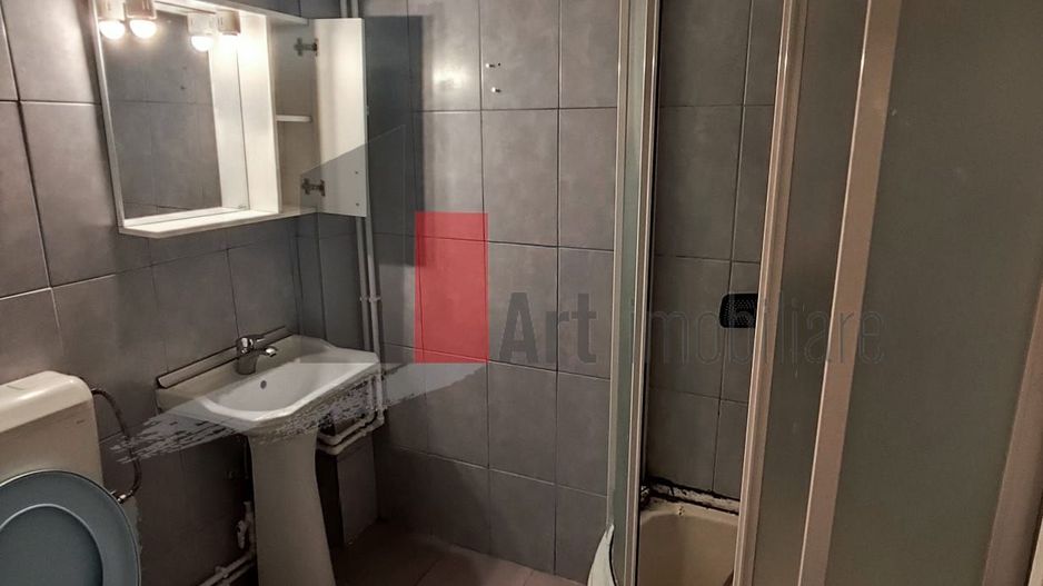 Garsoniera de inchiriat in zona Damaroaia - Poză 5