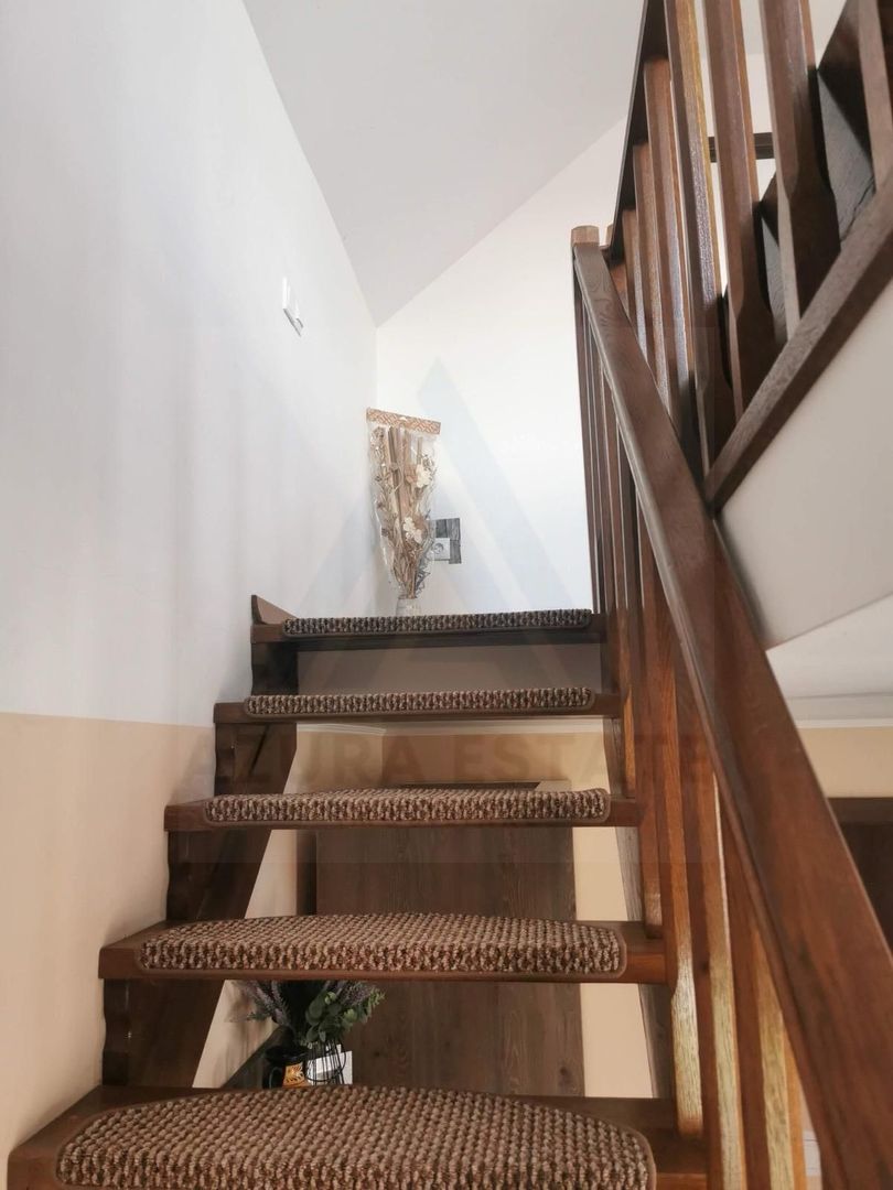 Casa individuala cu garaj 60 mp si teren+gradina 2650 mp in Porumbacu - Poză 16
