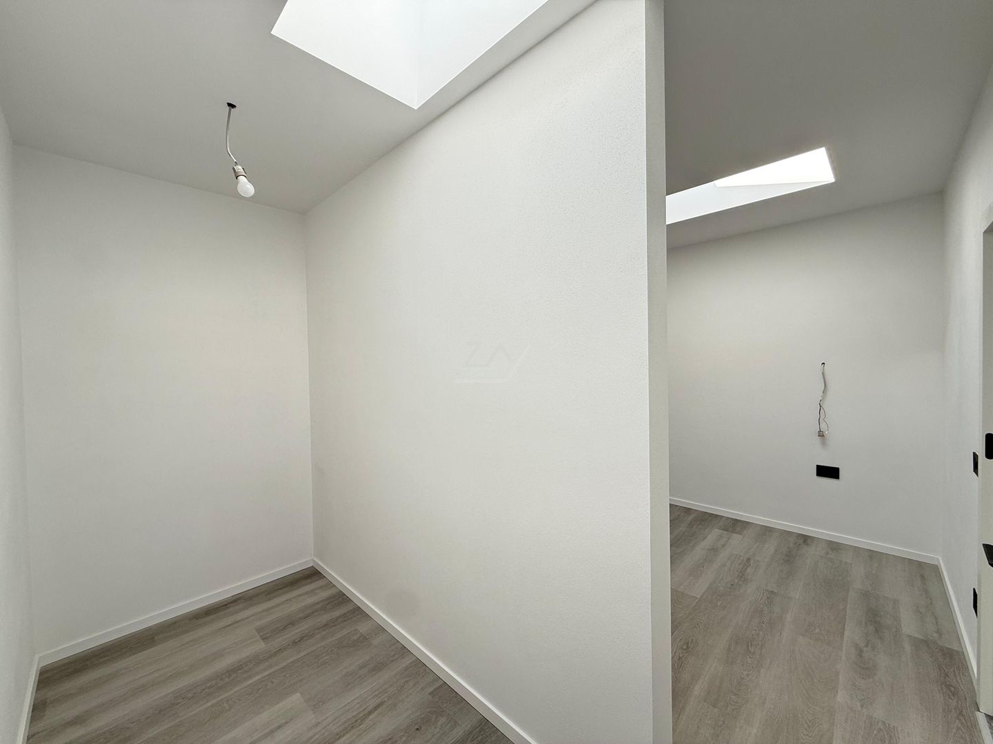 Ap pe 2 niveluri. 3 camere, 2 bai. 2 locuri de parcare. - Poză 14