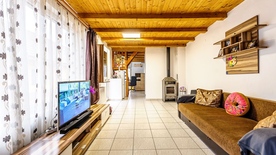 Casă cu teren de 1440 mp, Aradul Nou - Poză 2