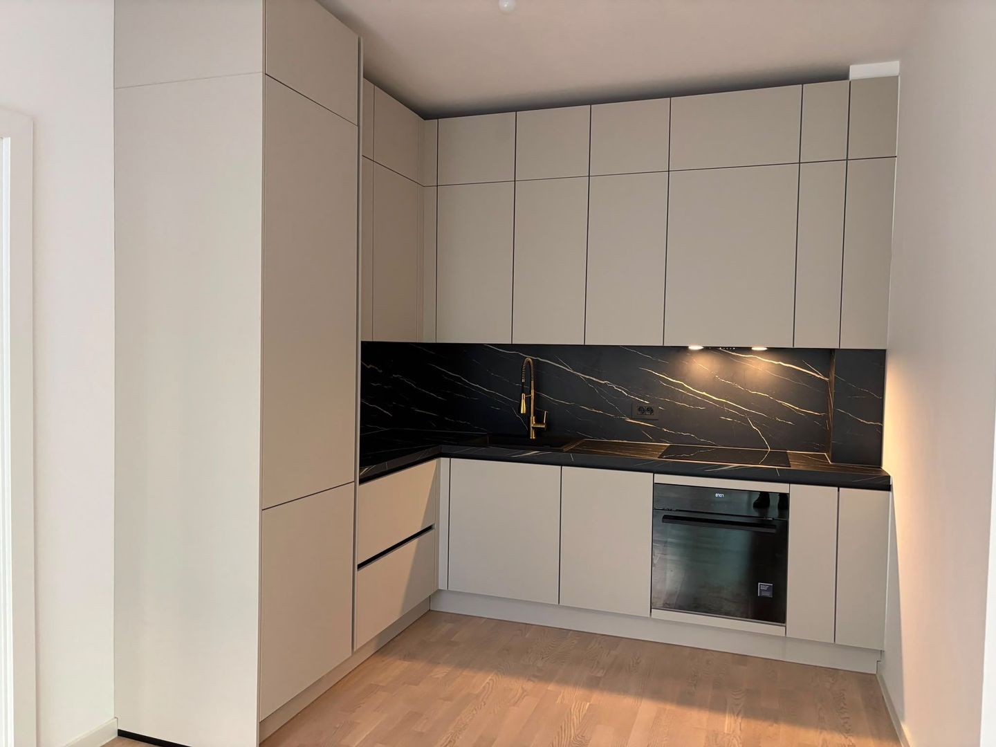 Apartament 3camere, THE IVY, terasa, se accepta firme,cabinete sau rezidential - Poză 2