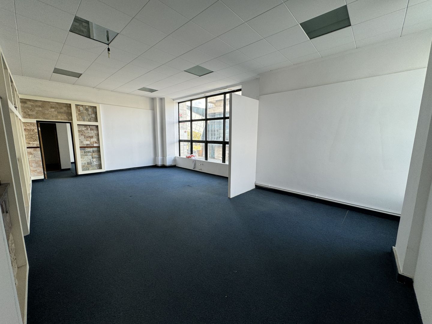 Spațiu comercial 493 mp utili | Locație centrală | Vizibilitate excelentă | - Poză 39