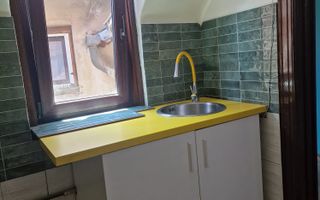 Etaj de Vilă Interbelică, 5 Camere, Balcon și Mansardă – Parc Carol - Poză 11